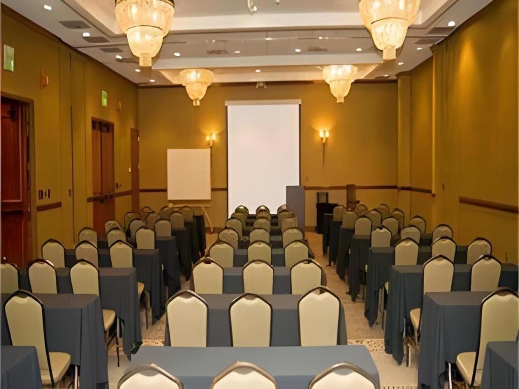 Garden Plaza Hotel Saddle Brook Exterior foto